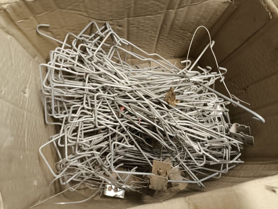 Spinka uniwersalna do dachówki ceramicznej