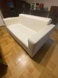 Biała używana sofa IKEA