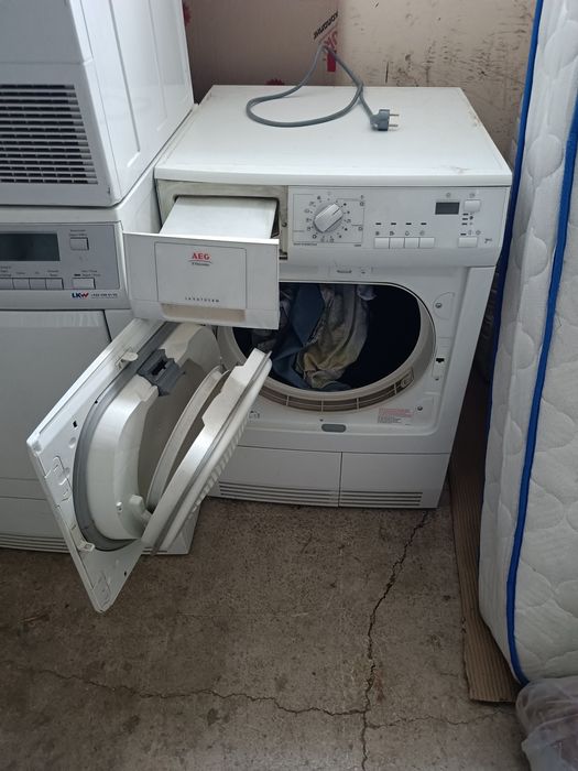Сушильна машинка AEG тенова