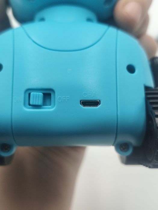 Robot zdalnie sterowany ALLCELE  jeździ, świeci, wydaje dźwięki