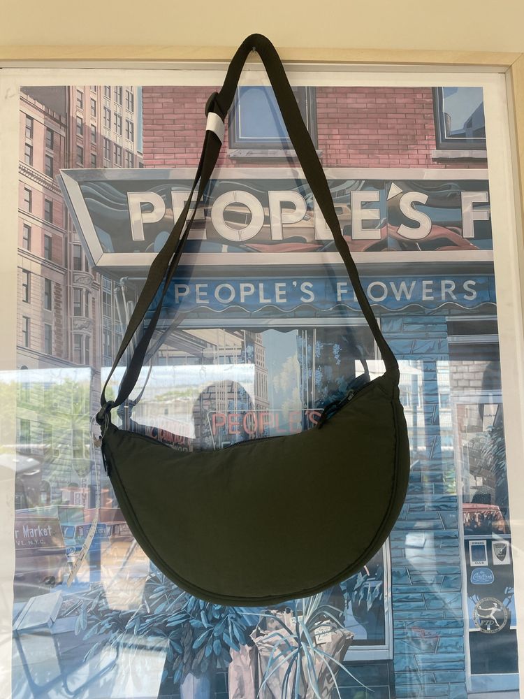 Banana uniqlo round mini bag