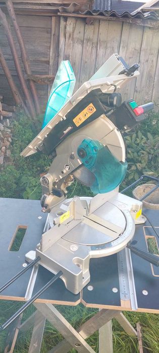 Пила торцювальна Makita LH1040