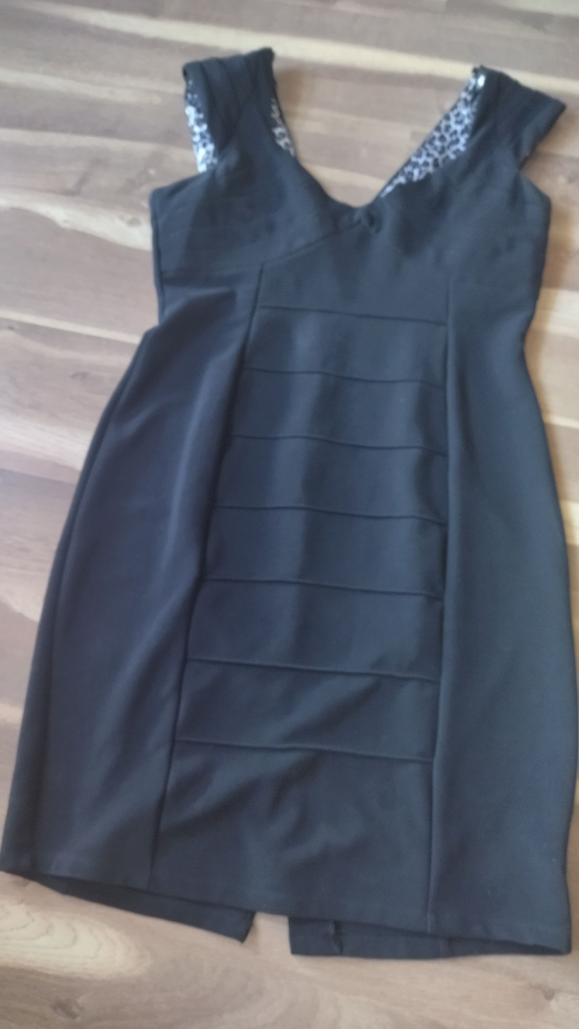Elegancka czarna sukienka firmy Julien MacDonald roz.42/44