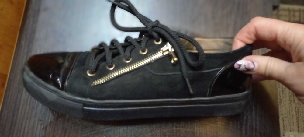 Продам туфли- кроссовки