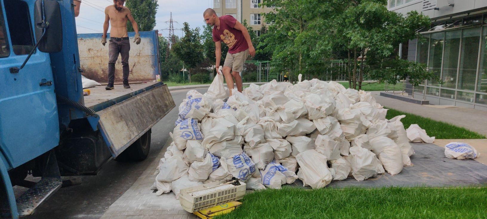 Вивезення будівельного сміття, гілок, демонтаж, вантажники