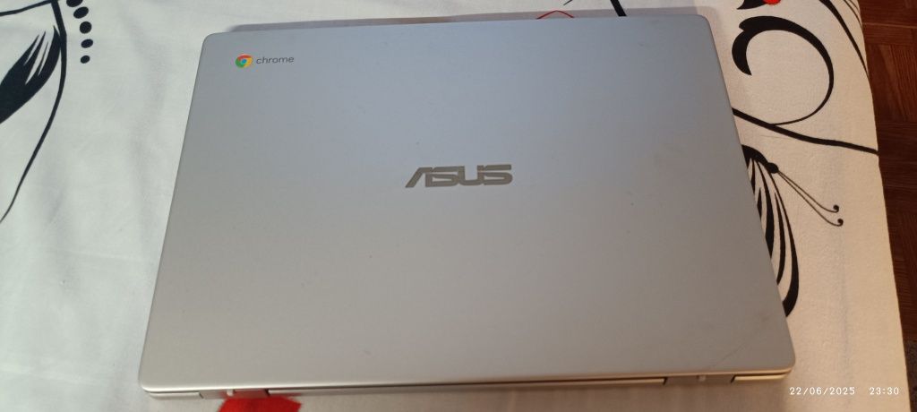 ASUS cherom book