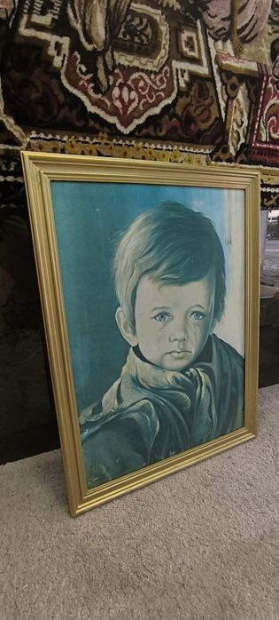 Quadro muito antigo, "Menino da lágrima" com moldura em madeira dourad