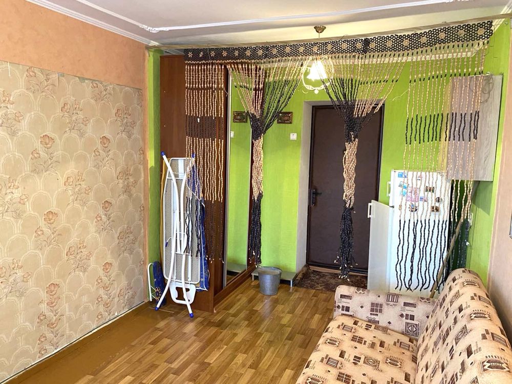Продаж кімнати . Центр. 2й поверх