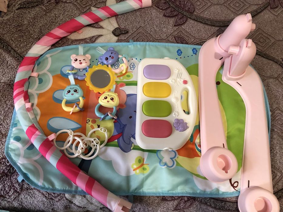 Розвиваючий коврик для немовлят з піаніно