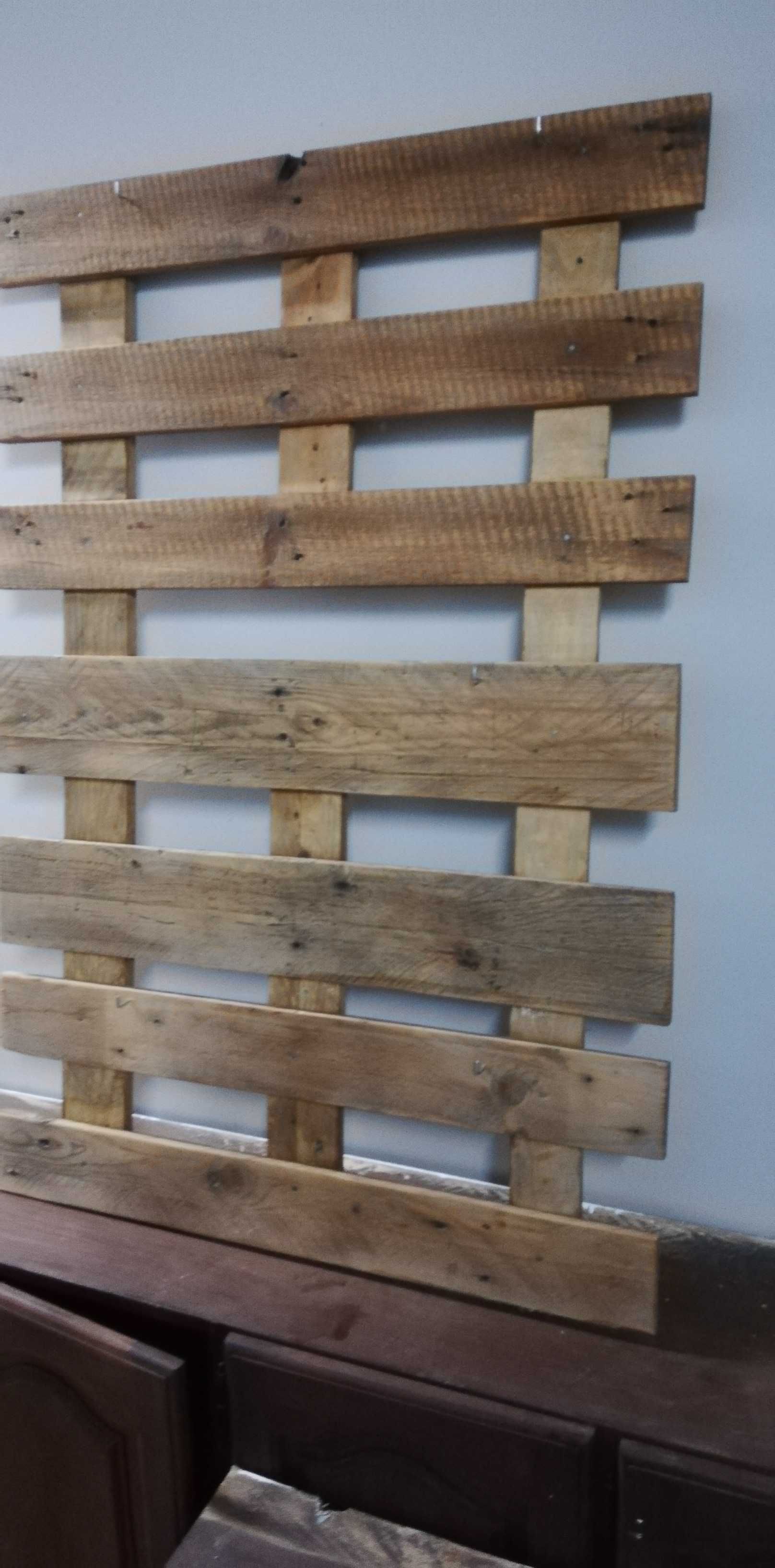 Painel de parede feito de pallet