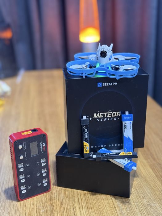 Комплект fpv новачка, шолом VR03, тіні вуп дрон meteor75, акумулятори