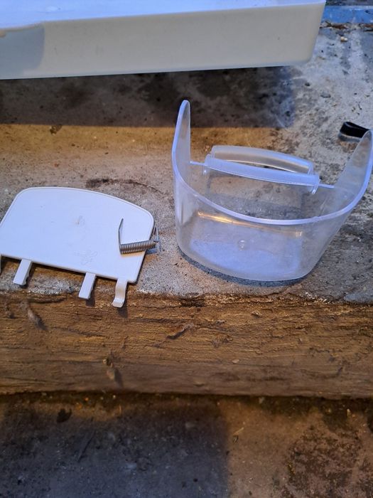 Szuflada do klatki, front, karmidło z klapką