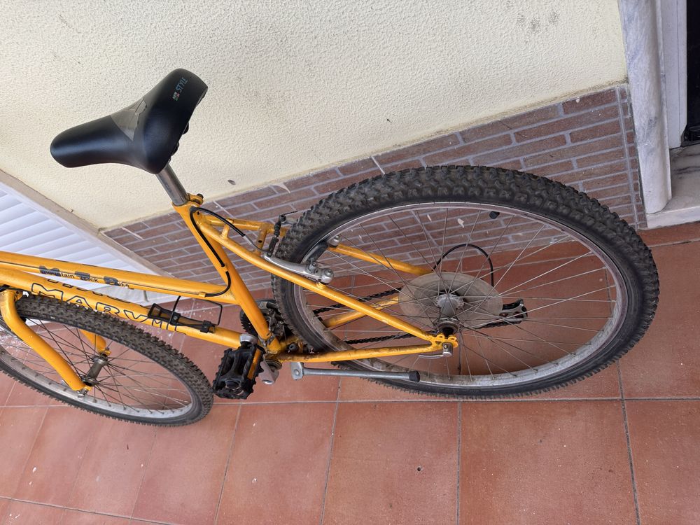 Bicicleta no ponto de andar