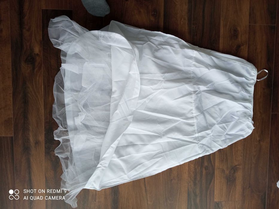 Nowa sukienka kremowa z  metką M