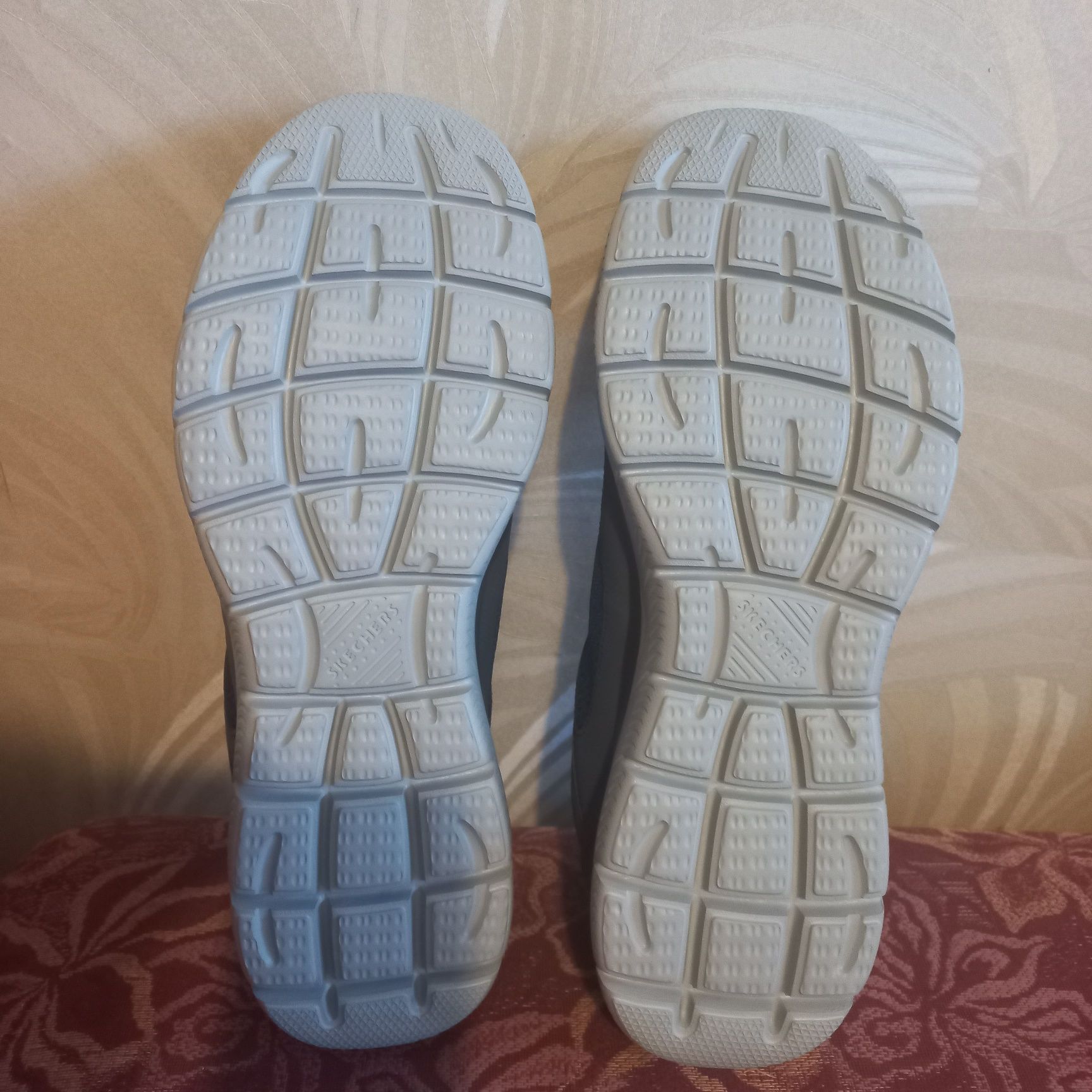 Skechers memory foam, p.46,5