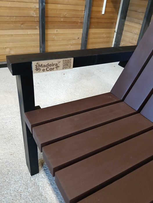 Sofá de 2 lugares em madeira maciça – robusto e durável