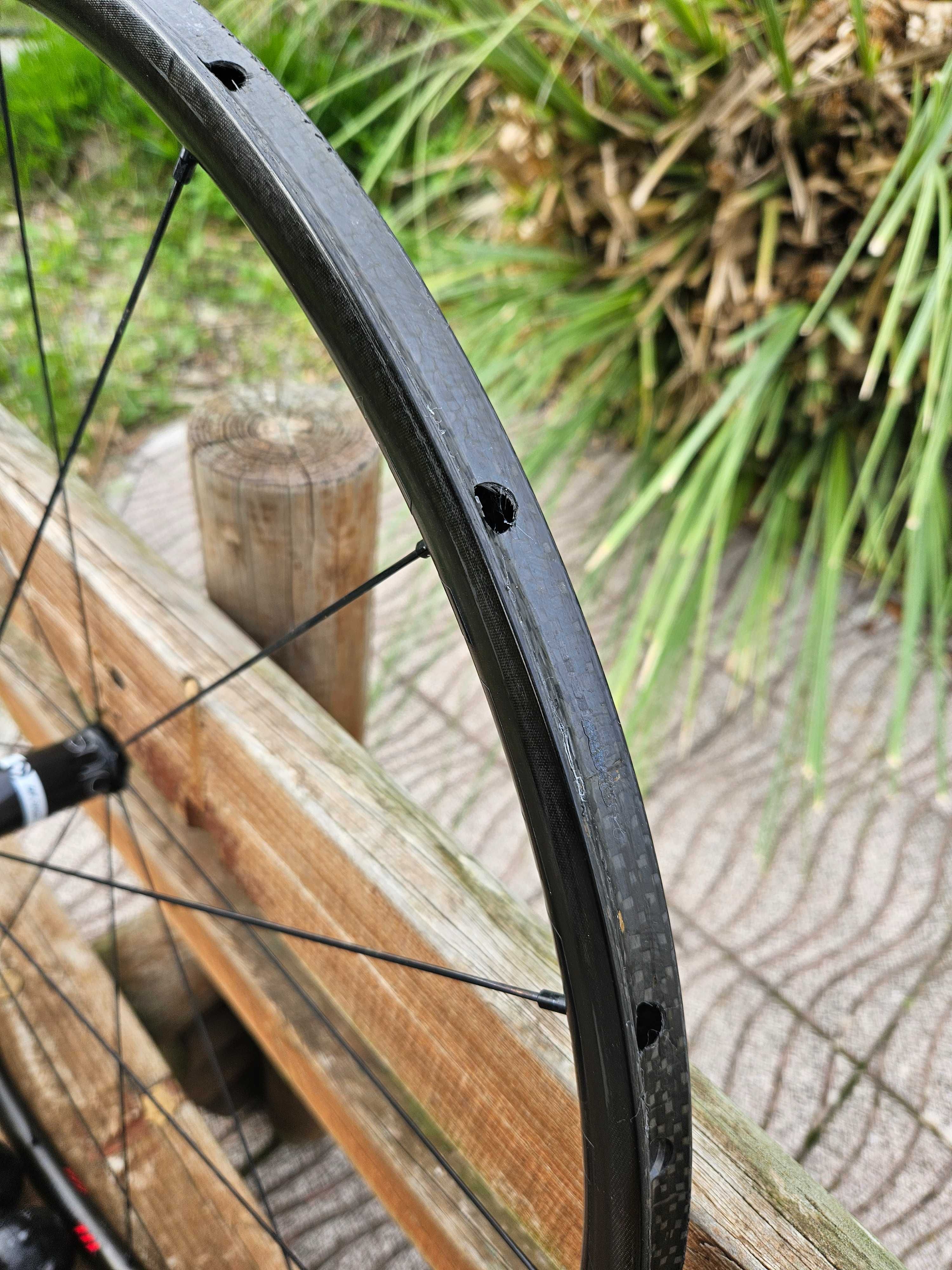 Rodas de Estrada em Carbono