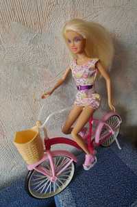 Куколка на велосипеде
