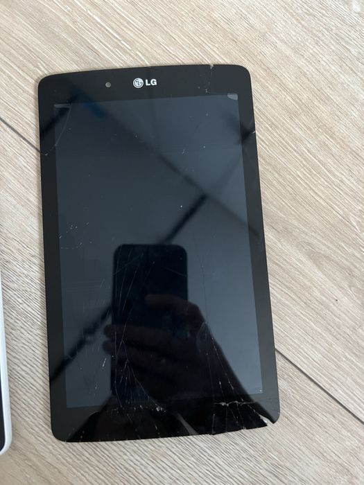 Планшет lg v400 на запчастини