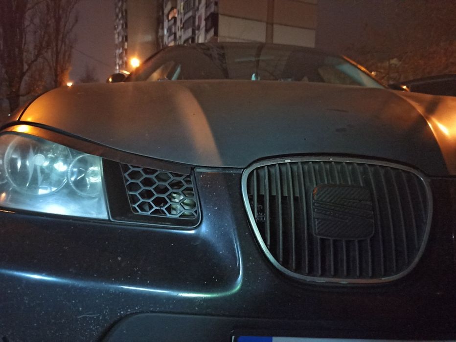 Seat Ibiza 6l. Решетка радиатора