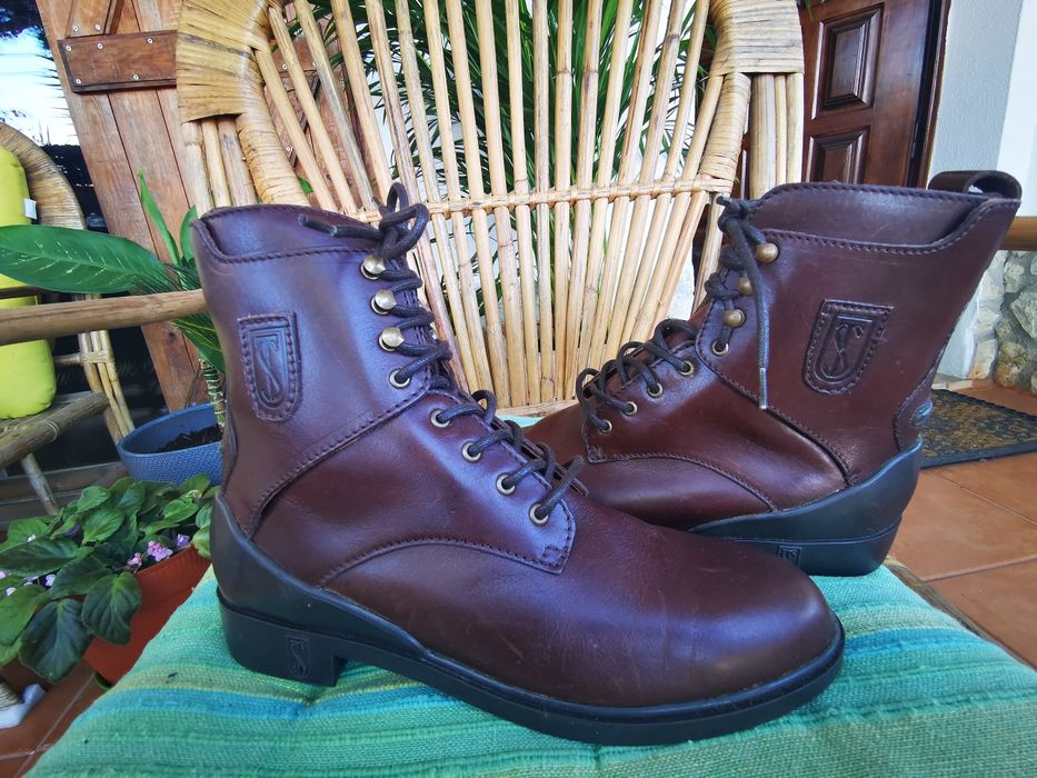 Botas em pele verdadeira por estrear