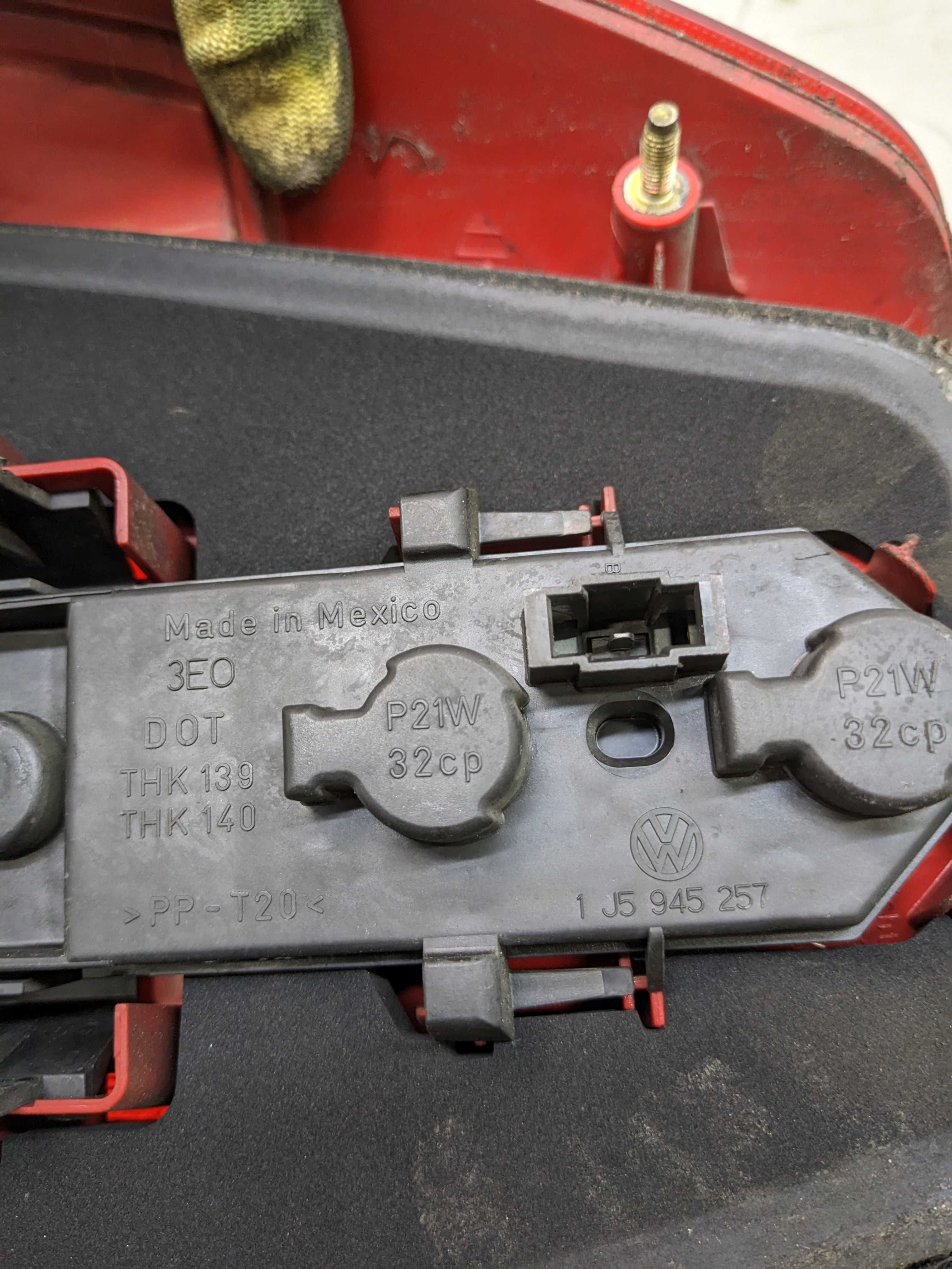 VW Volkswagen Bora Sedan Lampa Prawa Tylna Prawy Tył