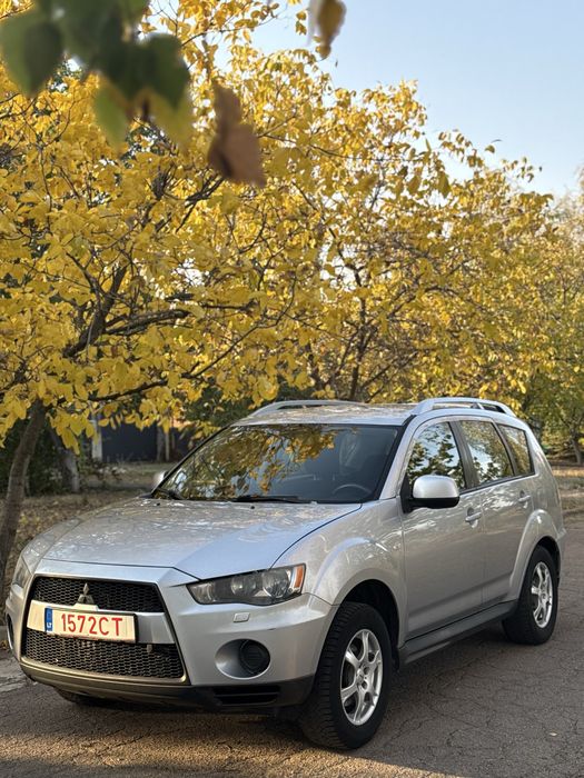 Mitsubishi Outlander 2011 ГОД 2.0 дизель полный привод