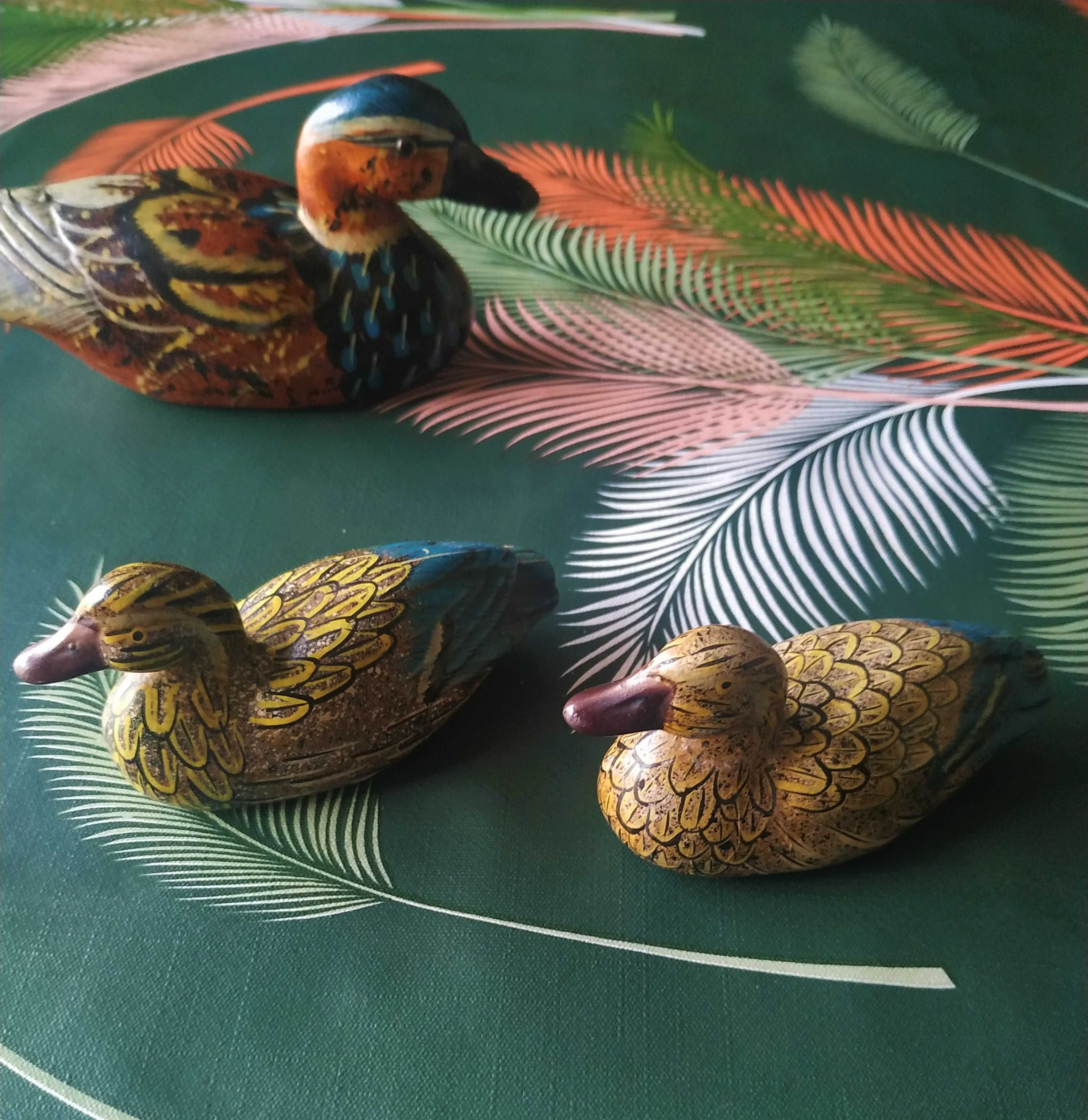 Conjunto de Patos Decorativos em madeira dos anos 70 de Macau