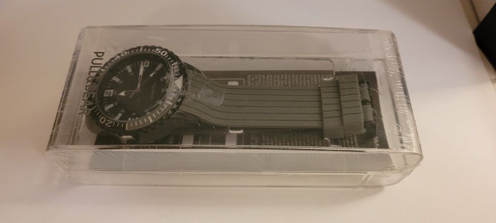 PULL&BEAR Męski zegarek z silikonowym paskiem.