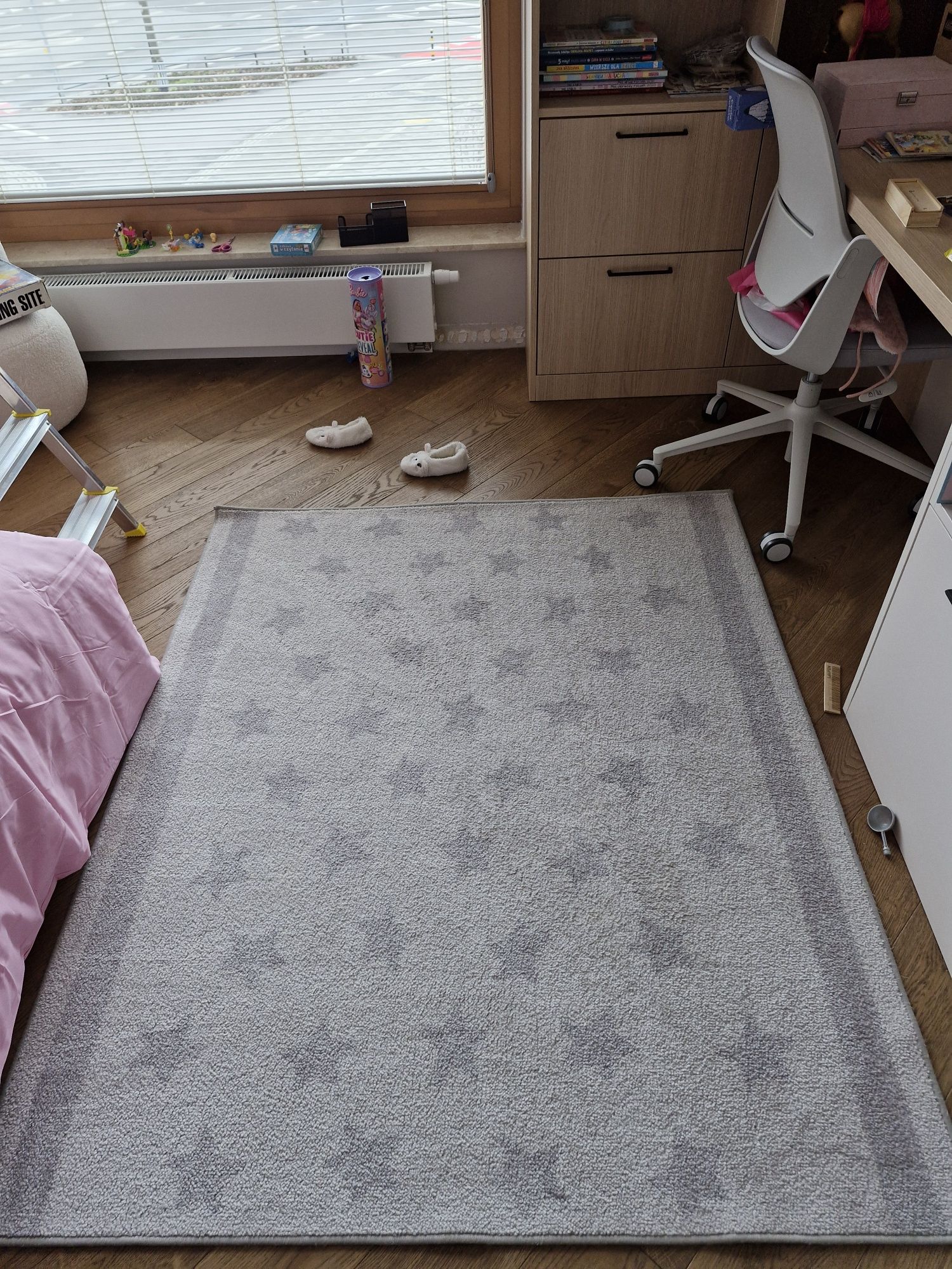 Dywan dziecięcy gwiazdy szary  IKEA HIMMELSK 303.197.23