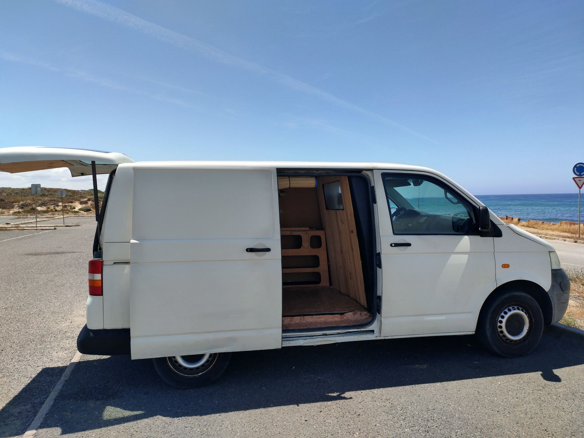 Vendo VW transporter T5 Alterada
