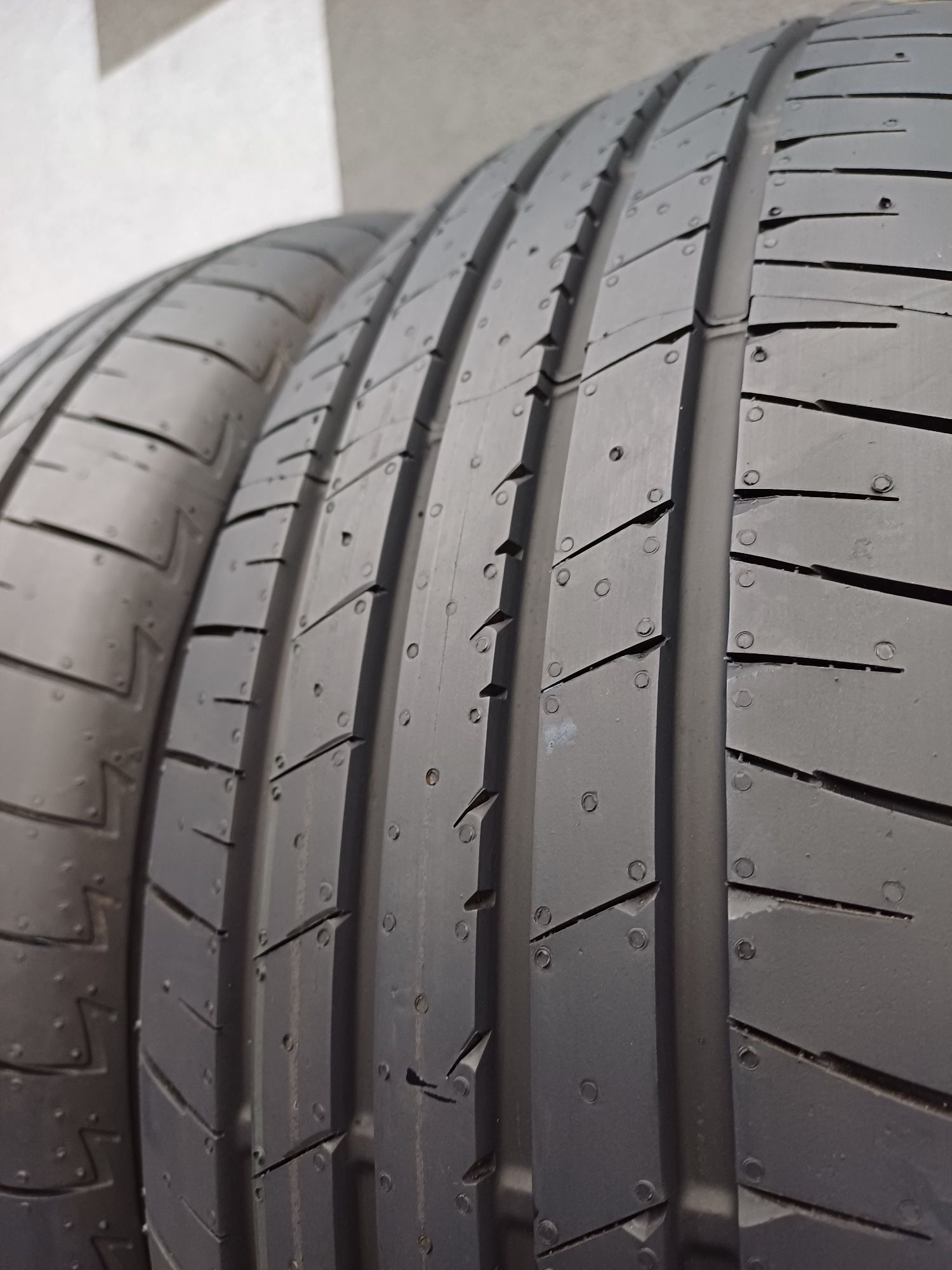 215/55/18 Sprzedam parę nowych opon letnich Bridgestone