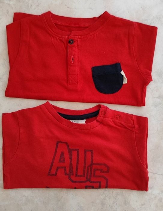 Duas camisolas para menino, como novas.