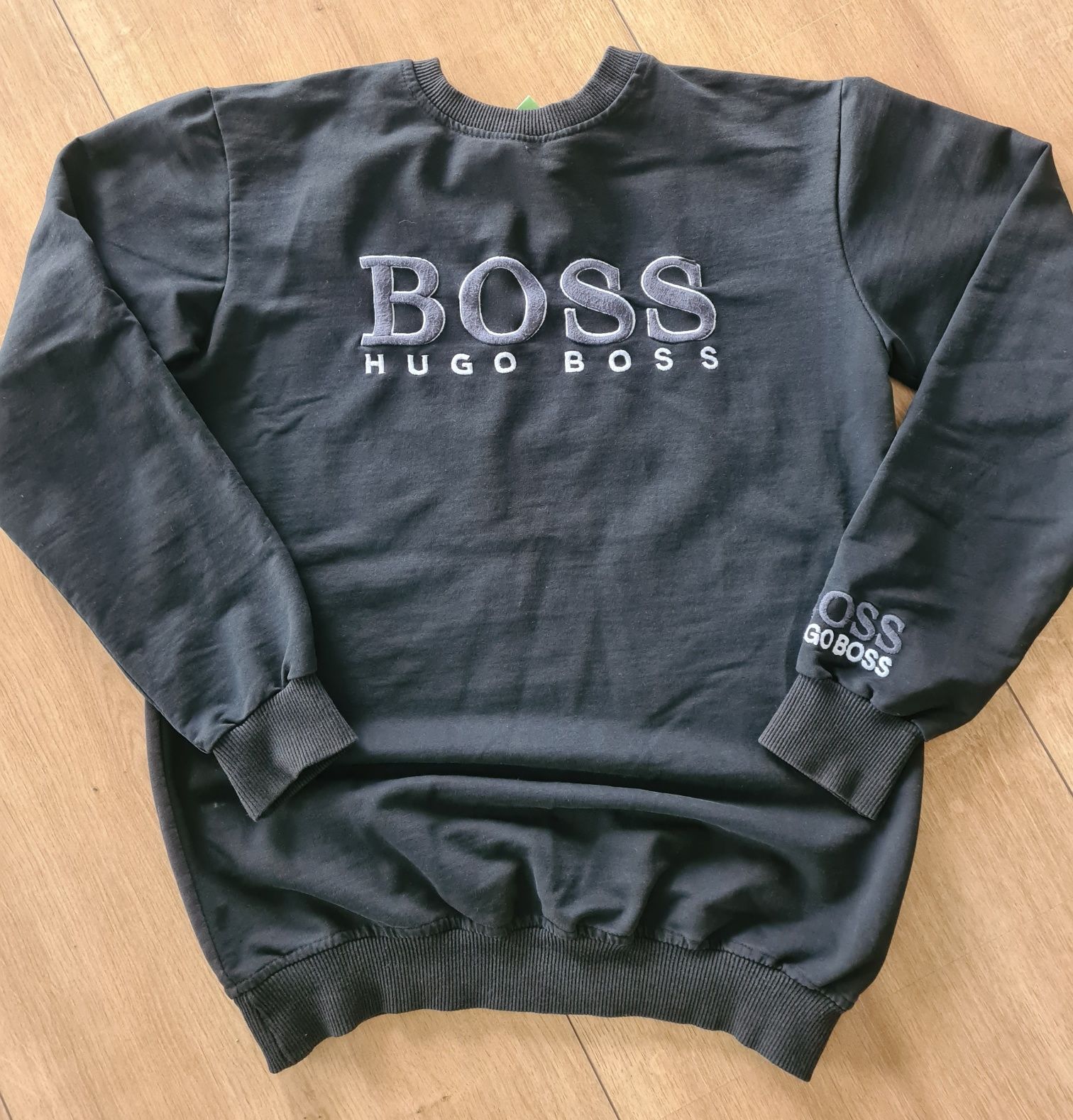 Bluza Hugo Boss r.M Czarna z wyszywanym logo