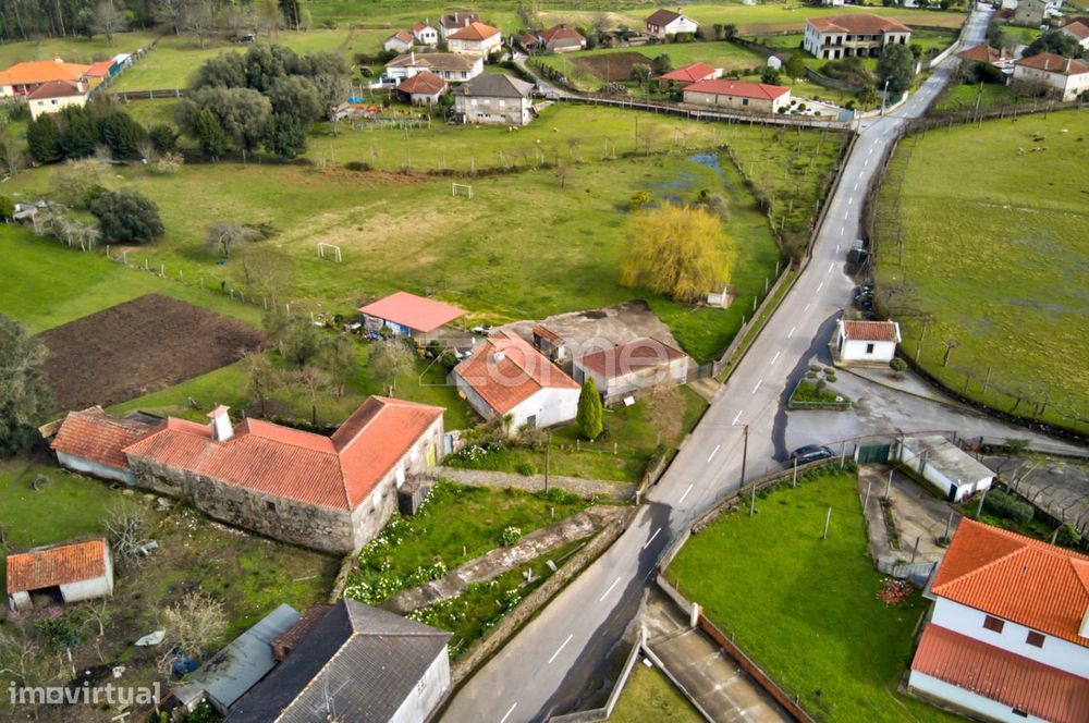 Moradia T3 com terreno de 7048 M2 em Vilar das Almas, Ponte de Lima