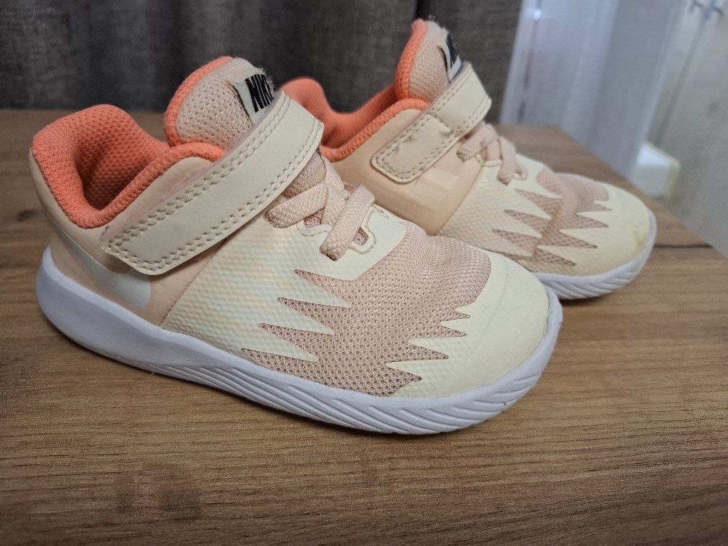 Кроссовки Nike 23.5