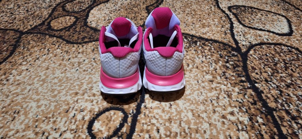 Кросівки жіночі Nike