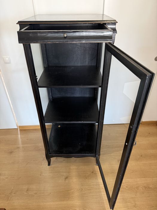 Armário clássico em madeira