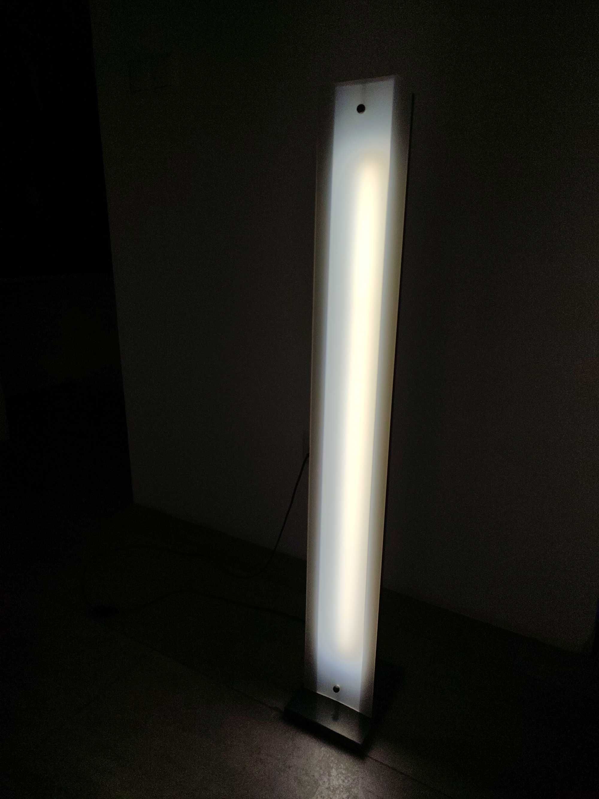 Lampa stojąca czarna