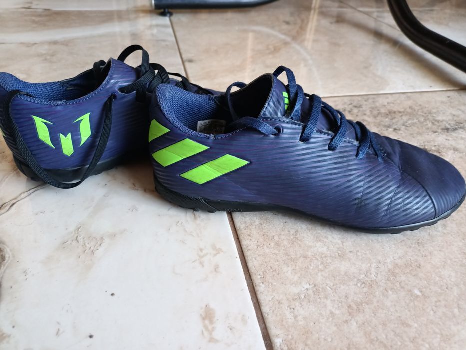 Продається сороконіжкі   Adidas