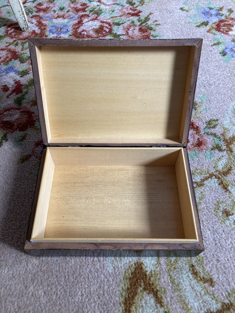 Szkatułka pudełko drewniane (moze cepelia, prl)