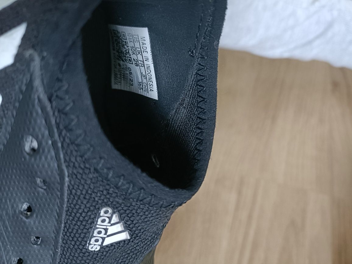 Buty halówki dla chłopca chłopięce na halę do gry w piłkę Adidas 28
