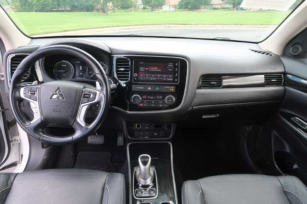 Mitsubishi Outlander Hybrid Plug-in SEL      2018