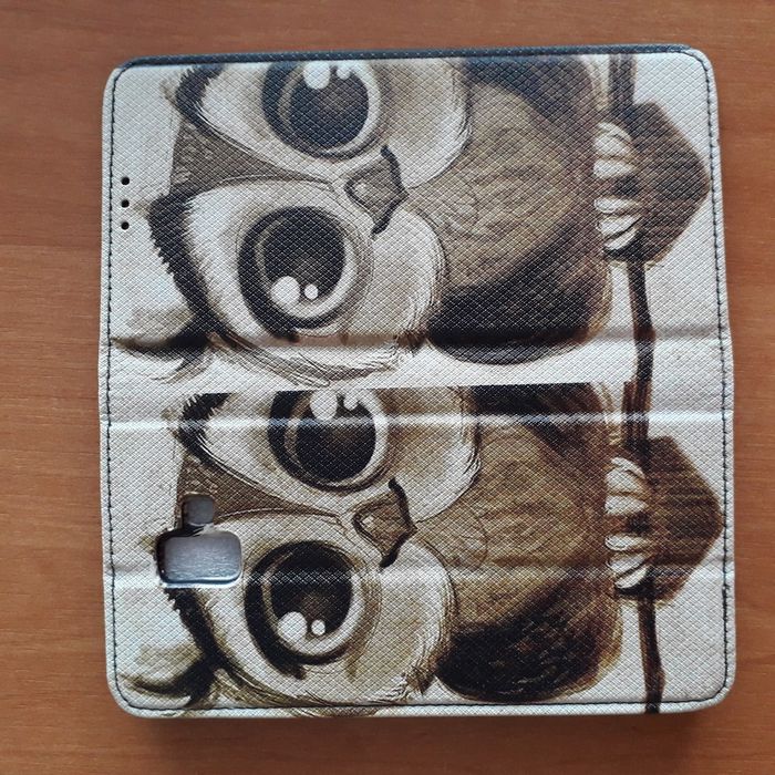 Etui otwierane na telefon