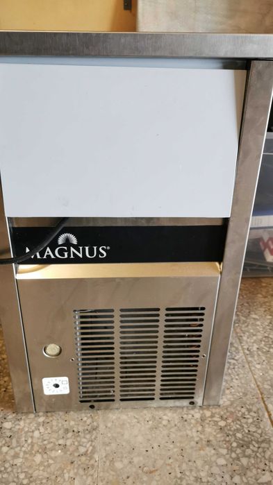 Máquina de gelo. Boa ocasião