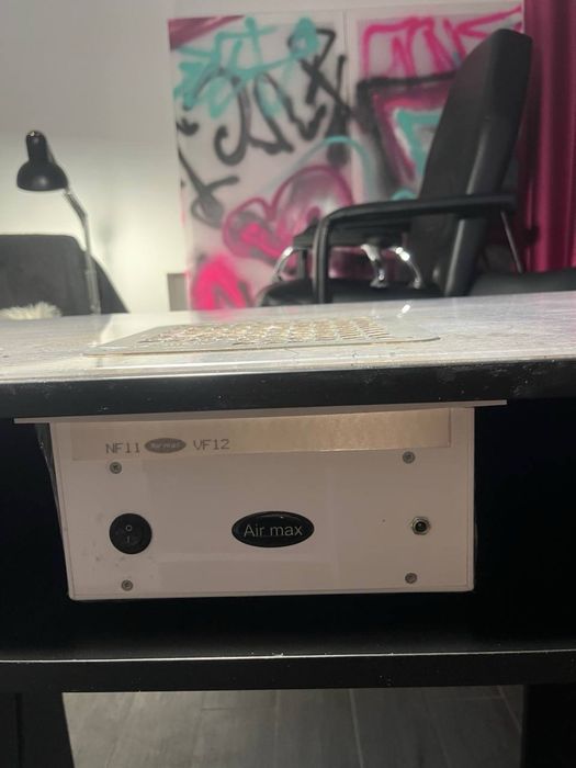 Мвнікюрний стіл