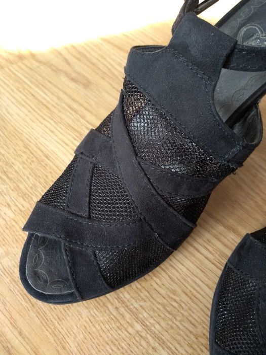 Czarne szpilki zamszowe z koronką r.35 Jennifer&Jennifer CCC