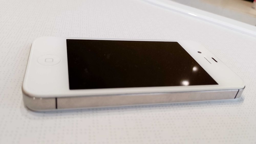 Смартфон Apple iPhone 4 8GB CDMA