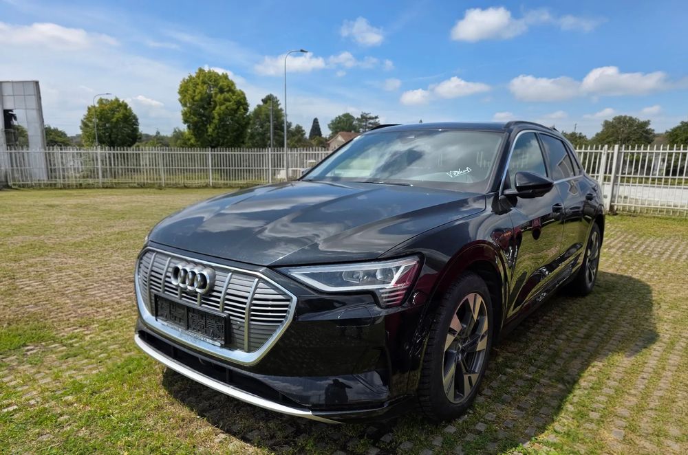 Audi e-tron 4x4 408KM, bezwypadkowy