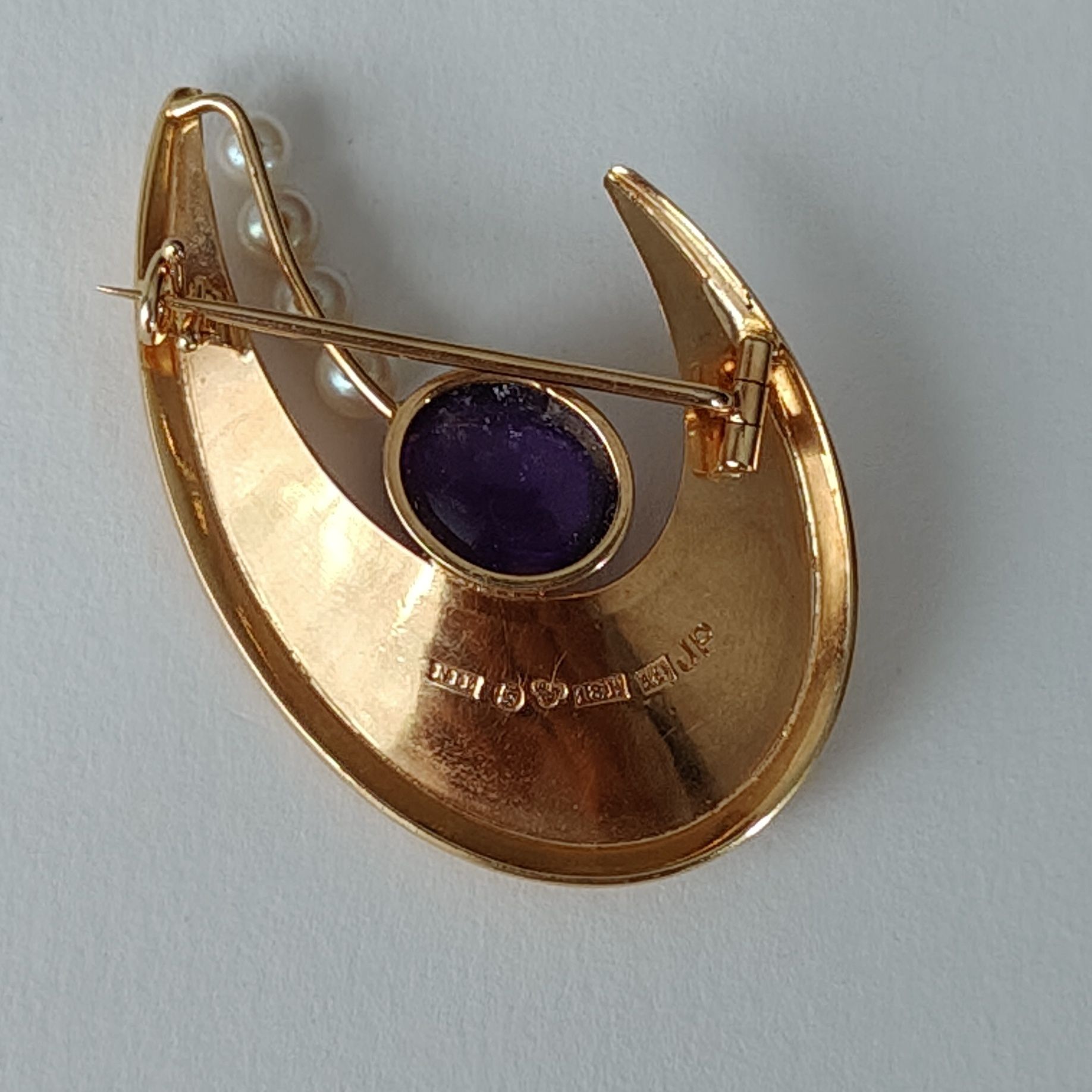 Broszka, złoto 18k, ametyst, perły, 1961 rok.
